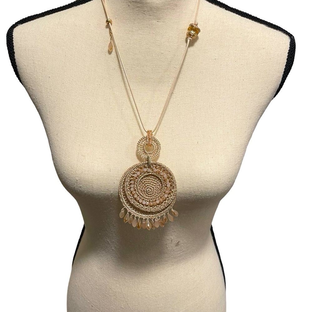NWT Chico’s Crochet Adjustable Pendant Necklace Champagne/Cream/Tan